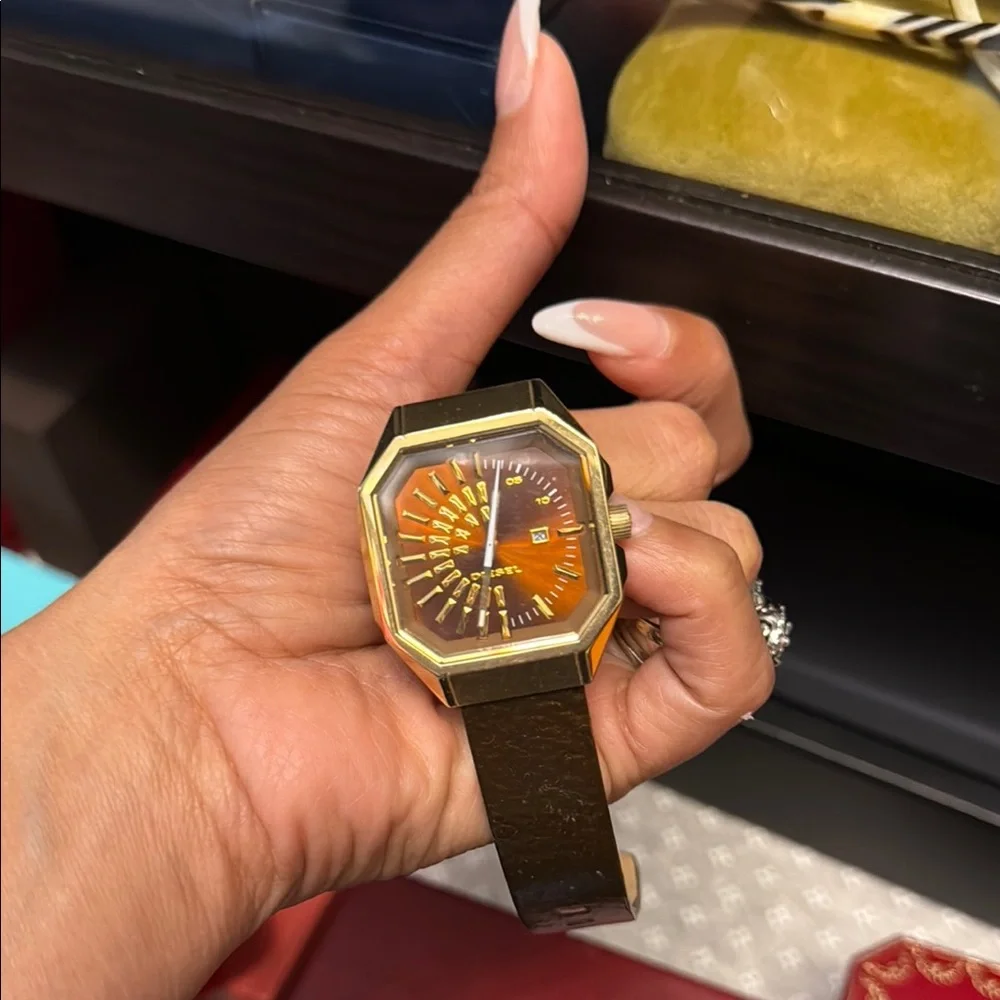 Fossil Gold and Black Smartwatch with Retro Design